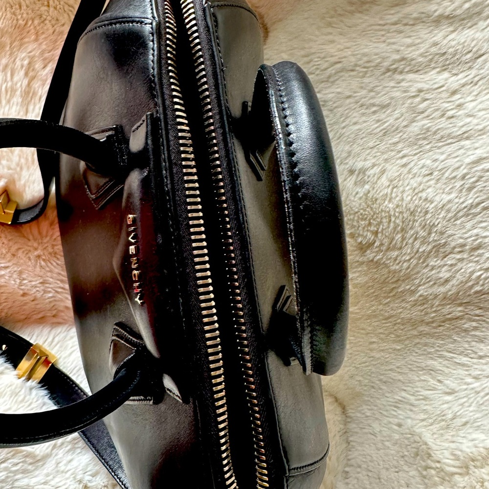 SALE Authentic - Givenchy Large size - Excellent Condition